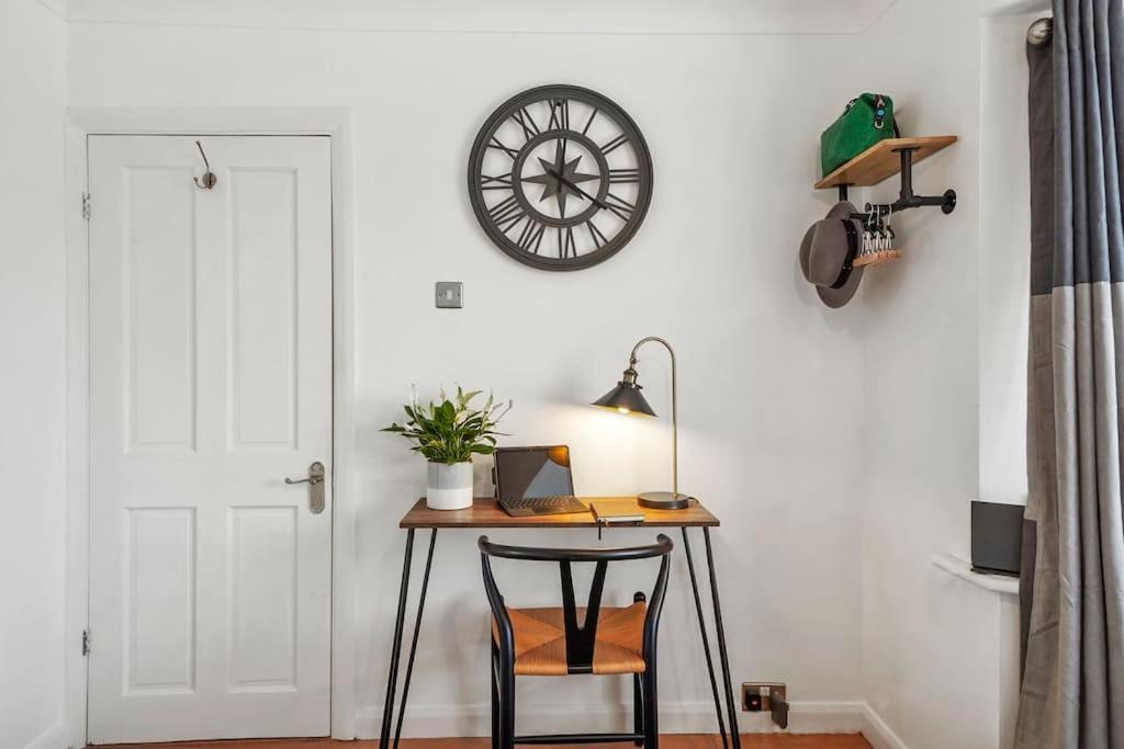 Stylish Maisonette Near The Heath With Free Parking & Wi-Fi Maidstone Esterno foto
